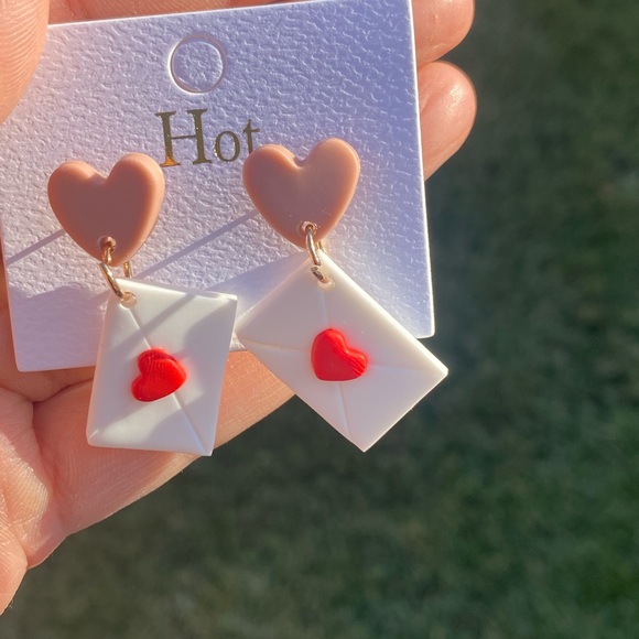 Beautiful Red Heart Earring - Picture 5 of 5